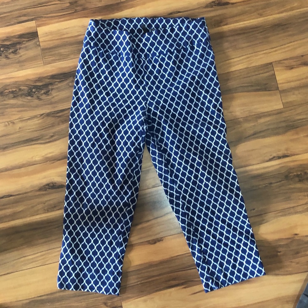 Crown & Ivy Capri Dress Pant. Navy & White.